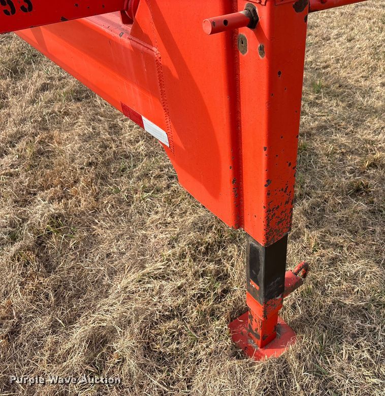 image for item DU6513 2018 Heavybilt hay bale trailer