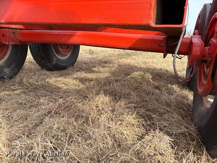 image for item DU6513 2018 Heavybilt hay bale trailer