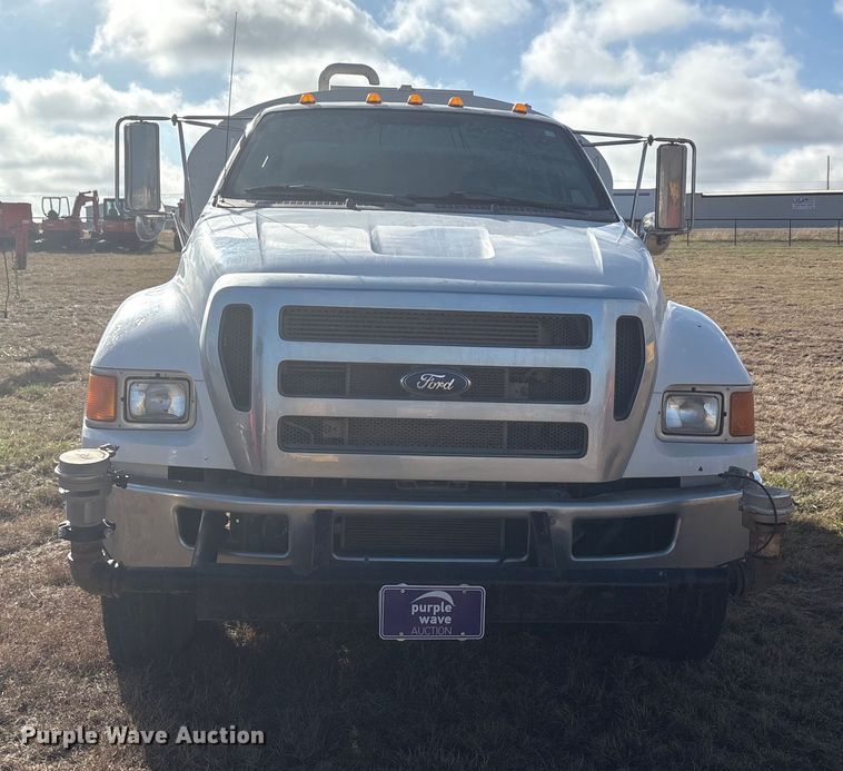 image for item DU6538 2015 Ford F750 water truck