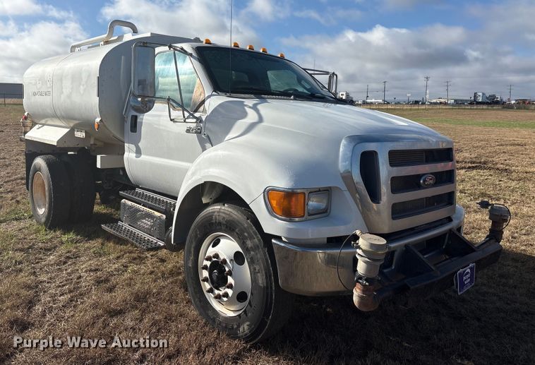 image for item DU6538 2015 Ford F750 water truck