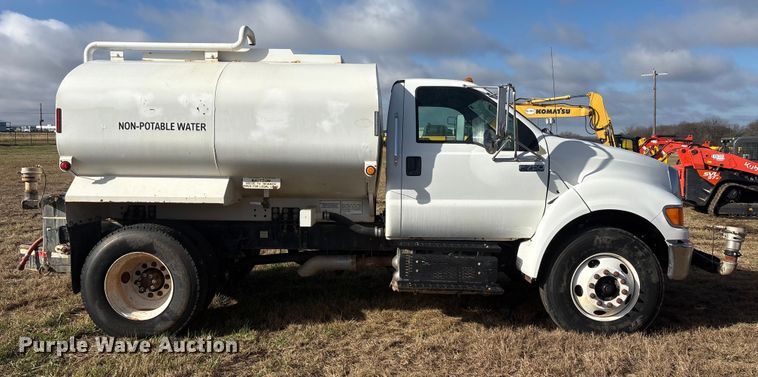 image for item DU6538 2015 Ford F750 water truck