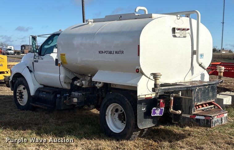 image for item DU6538 2015 Ford F750 water truck