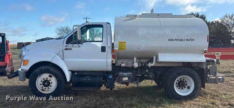image for item DU6538 2015 Ford F750 water truck
