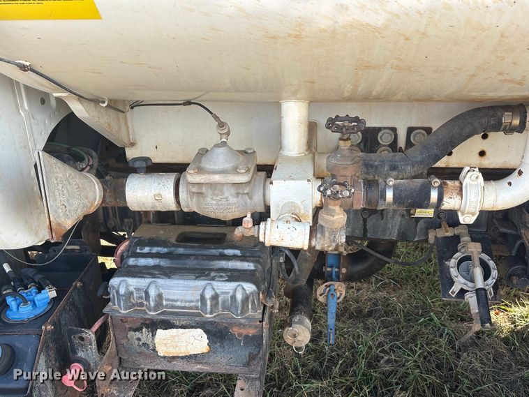 image for item DU6538 2015 Ford F750 water truck