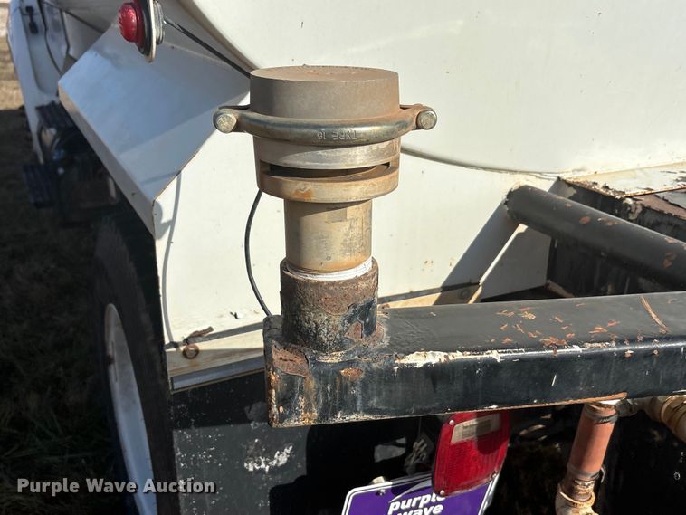 image for item DU6538 2015 Ford F750 water truck