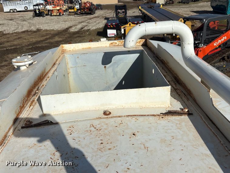 image for item DU6538 2015 Ford F750 water truck