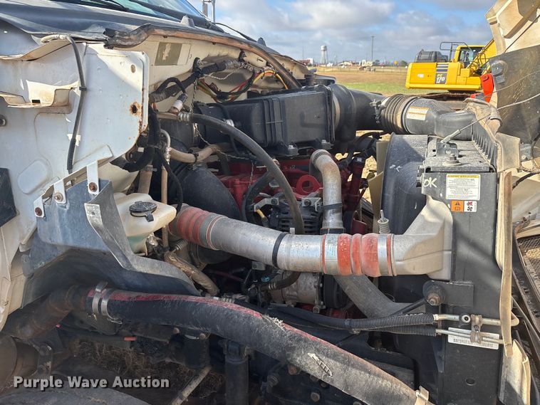 image for item DU6538 2015 Ford F750 water truck