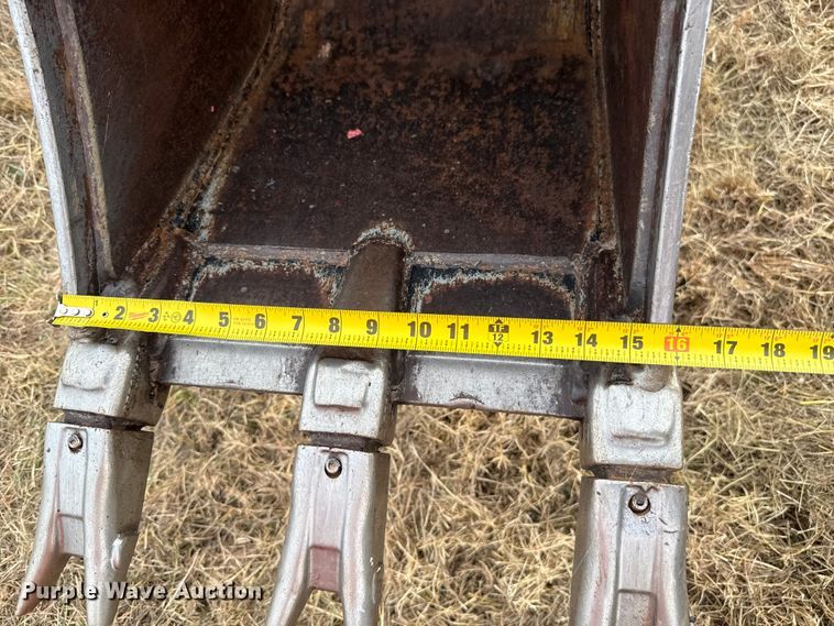 image for item DU6551 2021 Kubota L47 backhoe