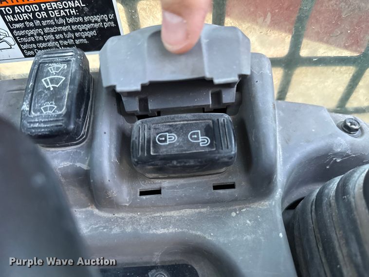 image for item DU6557 2019 Kubota SVL65-2 tracked skid steer loader