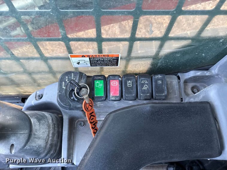 image for item DU6557 2019 Kubota SVL65-2 tracked skid steer loader