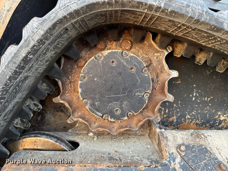 image for item DU6557 2019 Kubota SVL65-2 tracked skid steer loader