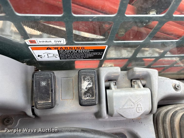 image for item DU6561 2023 Kubota SVL97-2 tracked skid steer loader