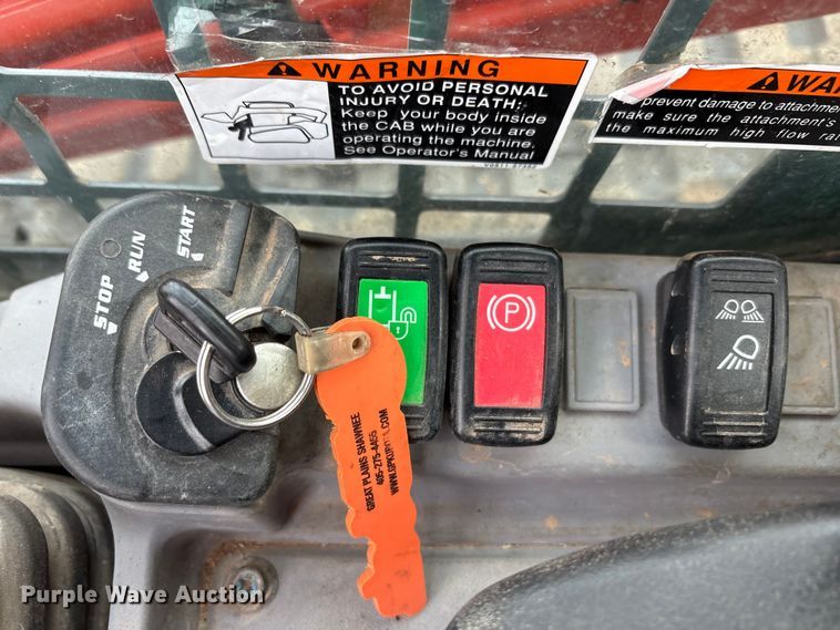 image for item DU6561 2023 Kubota SVL97-2 tracked skid steer loader