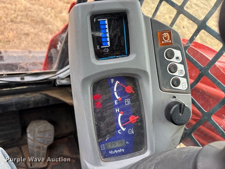 image for item DU6561 2023 Kubota SVL97-2 tracked skid steer loader