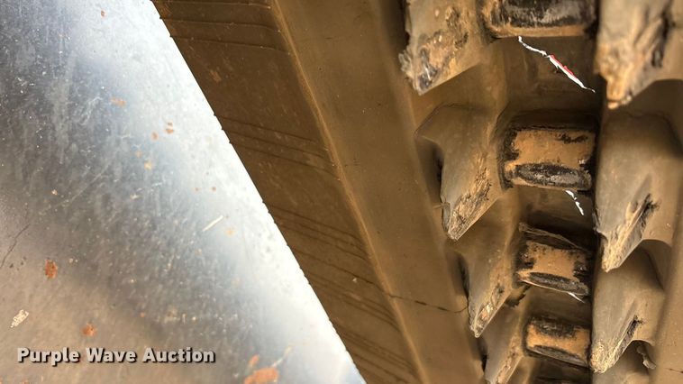 image for item DU6561 2023 Kubota SVL97-2 tracked skid steer loader