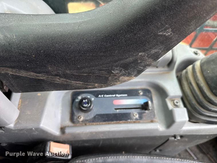 image for item DU6563 2022 Kubota SVL75-2 tracked skid steer loader