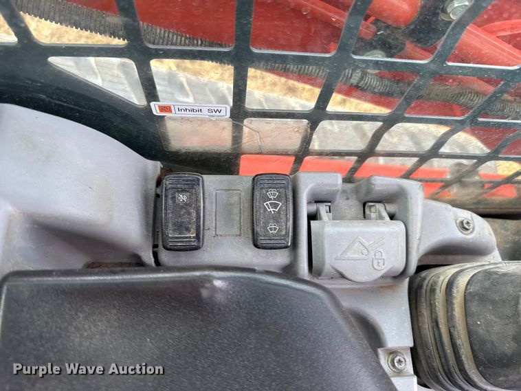 image for item DU6563 2022 Kubota SVL75-2 tracked skid steer loader