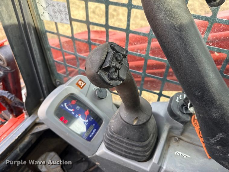 image for item DU6563 2022 Kubota SVL75-2 tracked skid steer loader