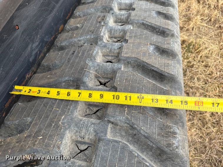 image for item DU6563 2022 Kubota SVL75-2 tracked skid steer loader