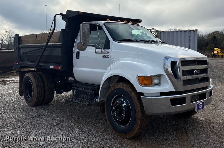 image for item EA7790 2015 Ford F750 dump truck