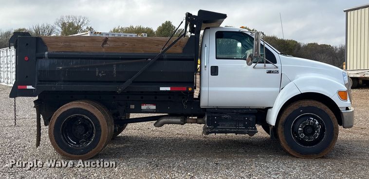 image for item EA7790 2015 Ford F750 dump truck