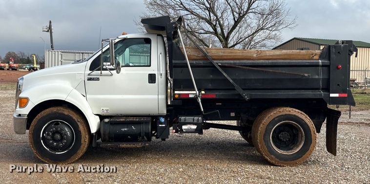 image for item EA7790 2015 Ford F750 dump truck