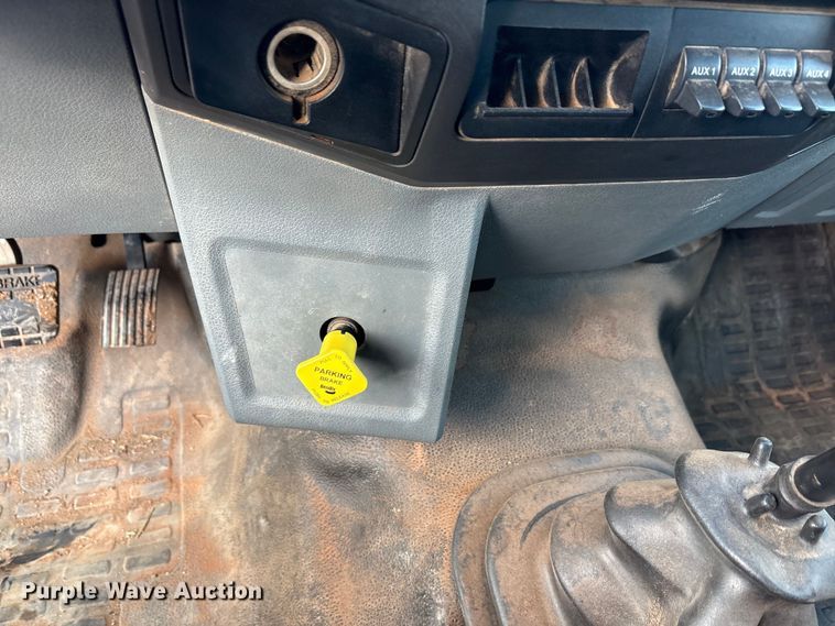 image for item EA7790 2015 Ford F750 dump truck