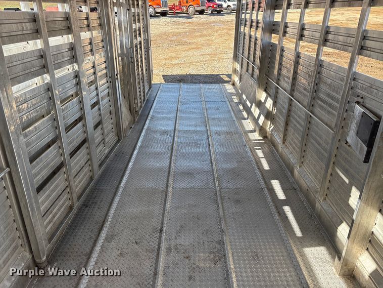 image for item EA7794 1992 Barrett livestock trailer