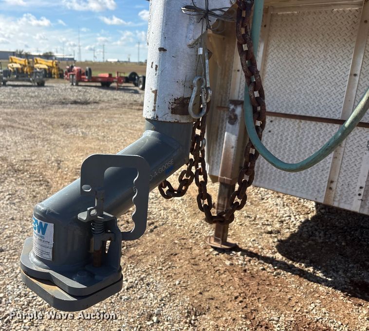 image for item EA7794 1992 Barrett livestock trailer