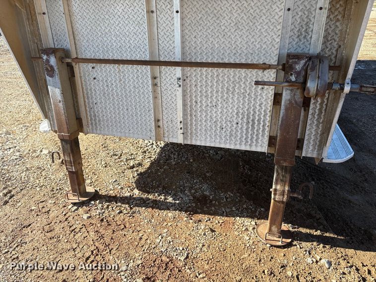 image for item EA7794 1992 Barrett livestock trailer