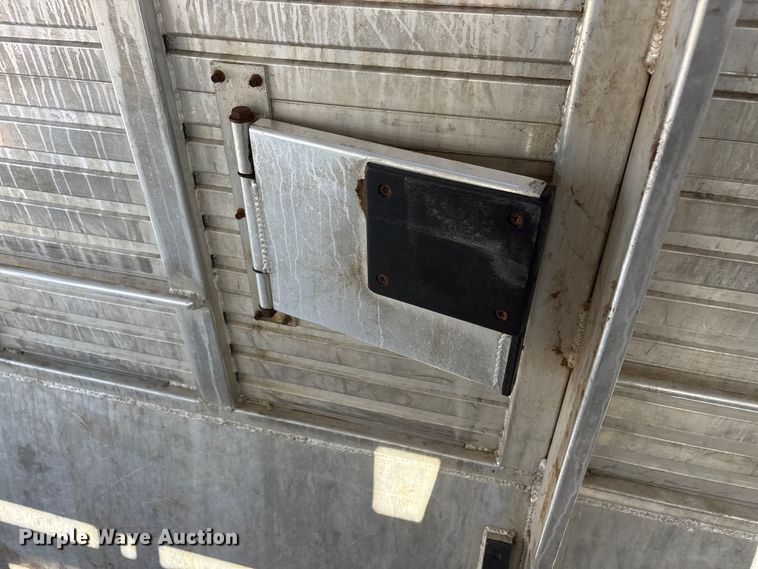 image for item EA7794 1992 Barrett livestock trailer