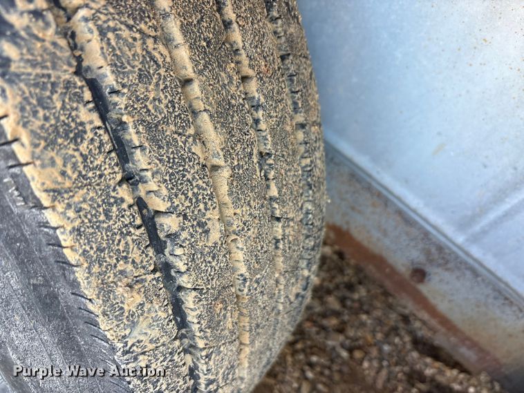 image for item EA7794 1992 Barrett livestock trailer