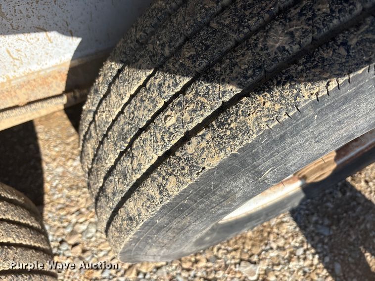 image for item EA7794 1992 Barrett livestock trailer