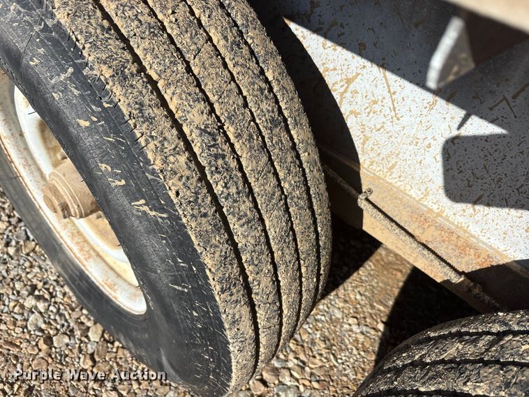 image for item EA7794 1992 Barrett livestock trailer