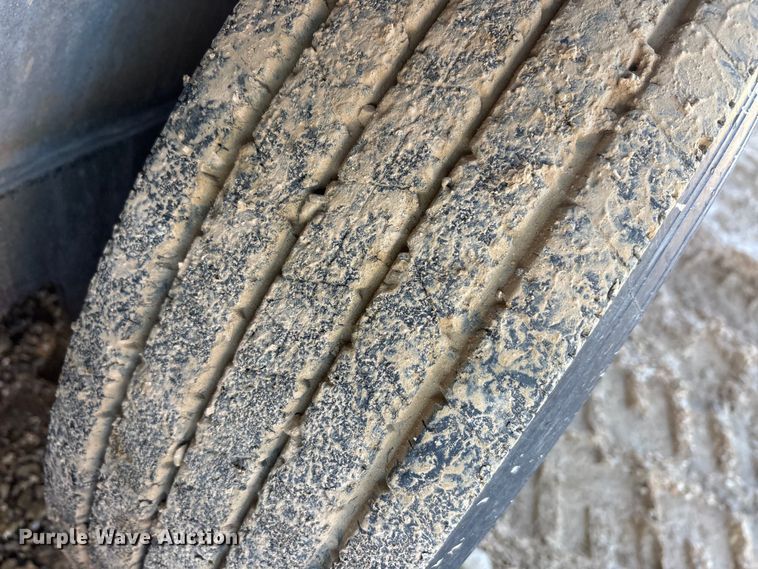 image for item EA7794 1992 Barrett livestock trailer