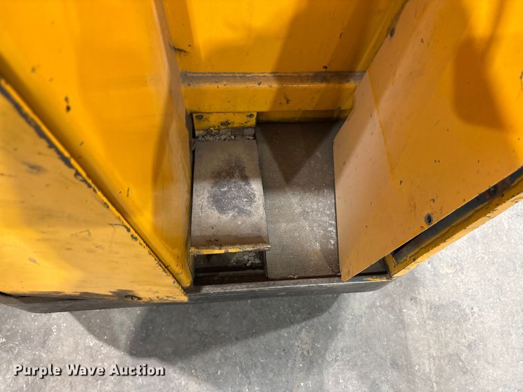 image for item EA7841 Raymond 20-R30TN order picker