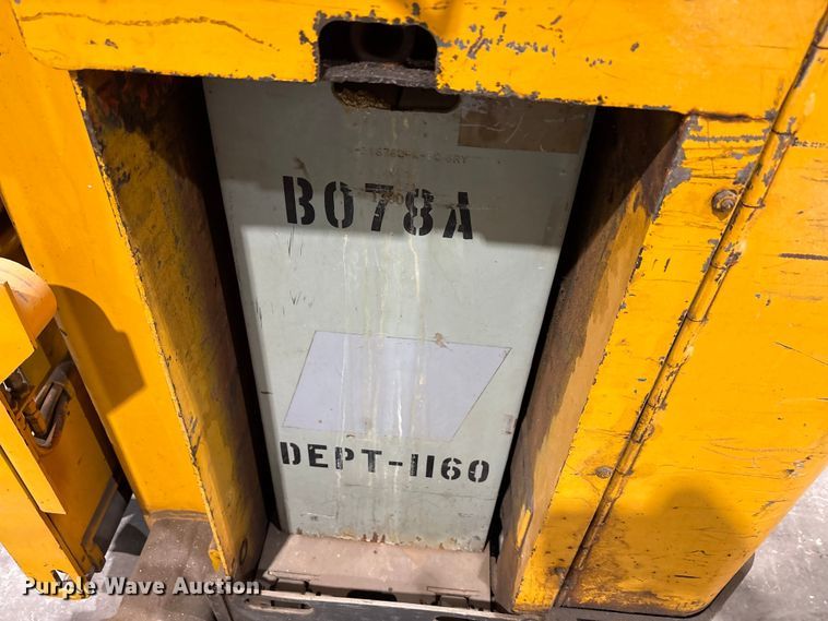 image for item EA7841 Raymond 20-R30TN order picker