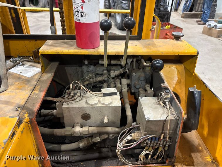 image for item EA7841 Raymond 20-R30TN order picker