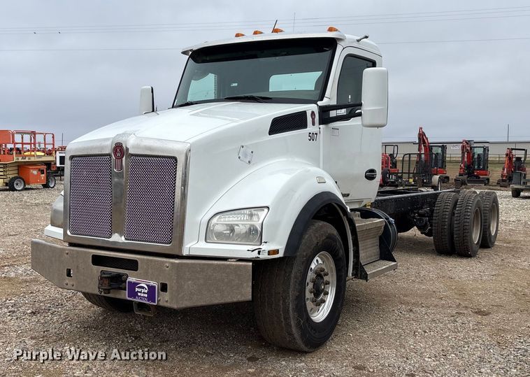 image for item EA7843 2016 Kenworth T880 truck cab and chassis