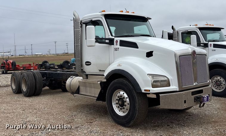 image for item EA7843 2016 Kenworth T880 truck cab and chassis