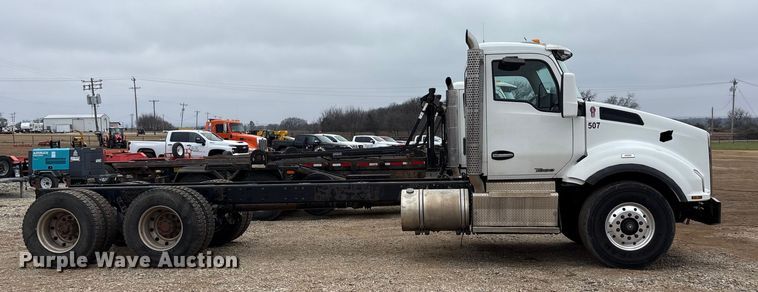 image for item EA7843 2016 Kenworth T880 truck cab and chassis