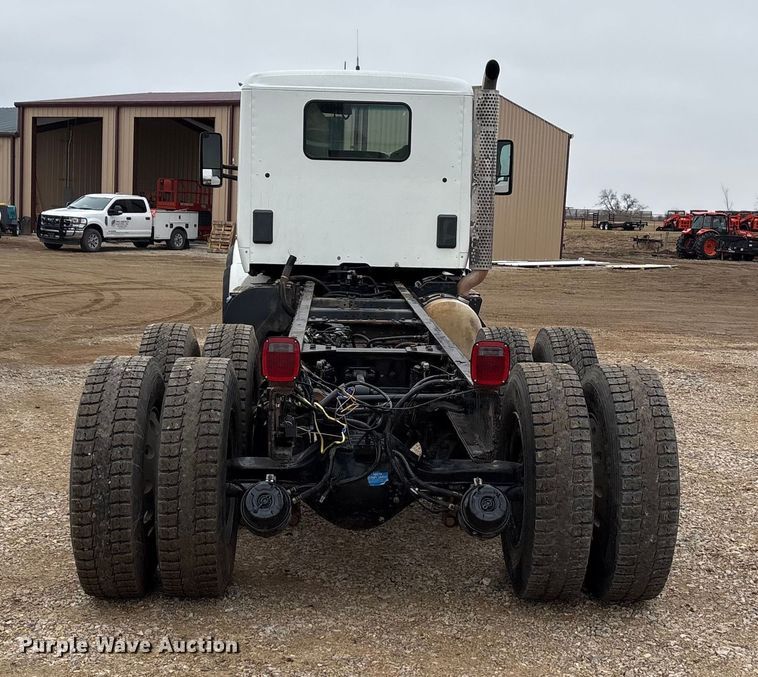 image for item EA7843 2016 Kenworth T880 truck cab and chassis