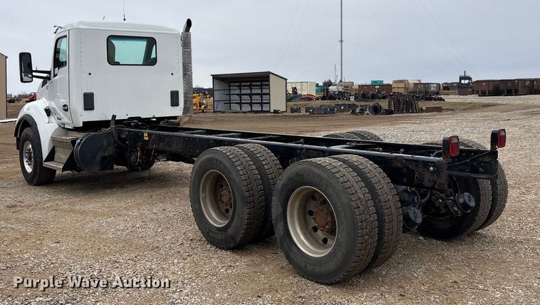 image for item EA7843 2016 Kenworth T880 truck cab and chassis