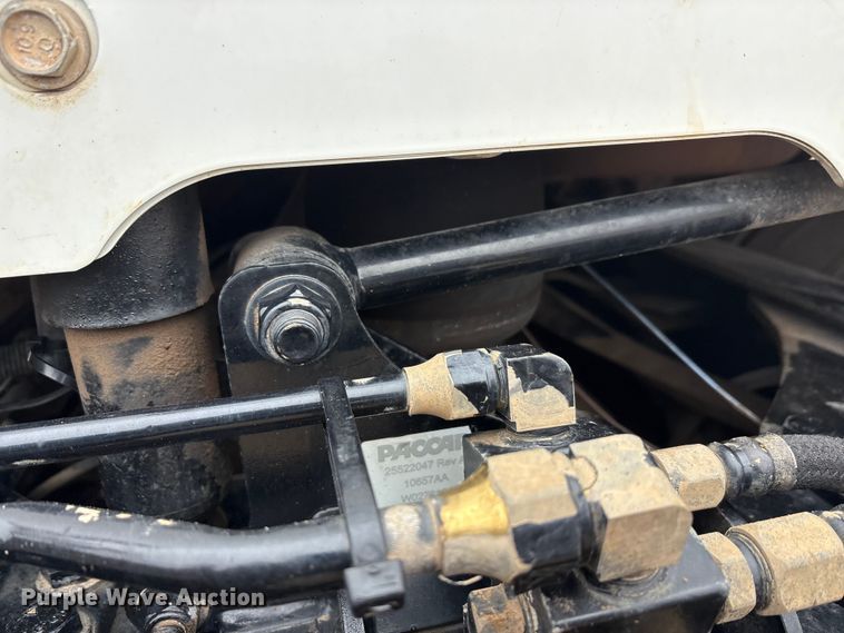 image for item EA7843 2016 Kenworth T880 truck cab and chassis