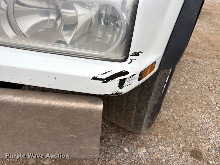 image for item EA7843 2016 Kenworth T880 truck cab and chassis