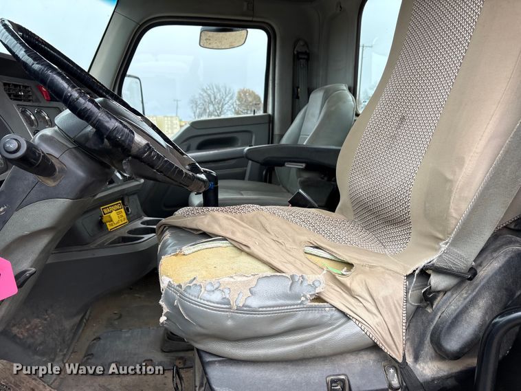 image for item EA7843 2016 Kenworth T880 truck cab and chassis