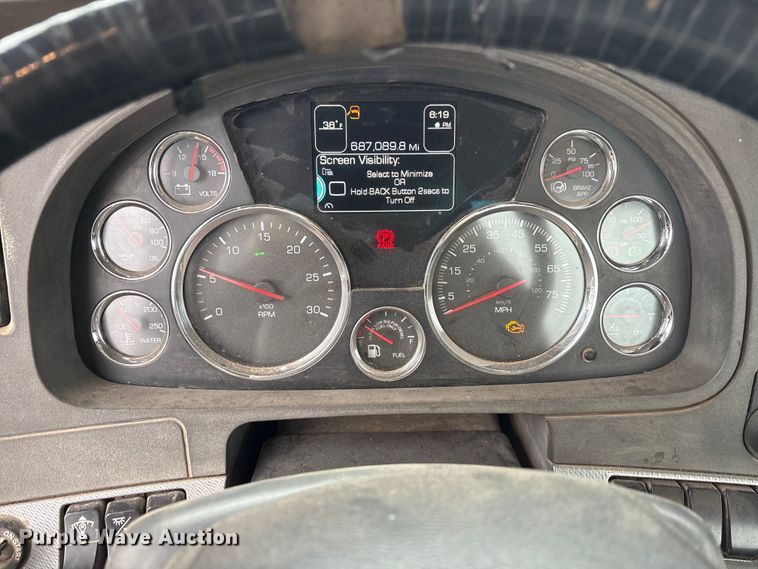 image for item EA7843 2016 Kenworth T880 truck cab and chassis