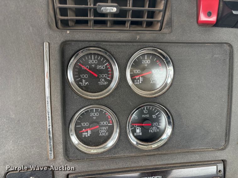 image for item EA7843 2016 Kenworth T880 truck cab and chassis