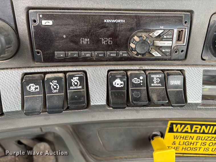 image for item EA7843 2016 Kenworth T880 truck cab and chassis