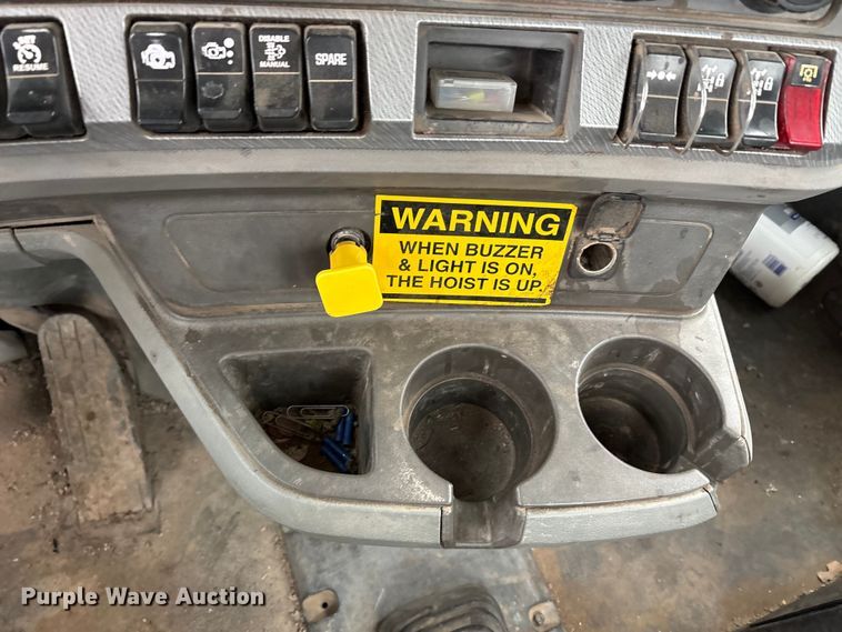 image for item EA7843 2016 Kenworth T880 truck cab and chassis